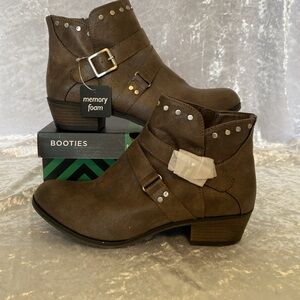 Bootie Boots, ANA